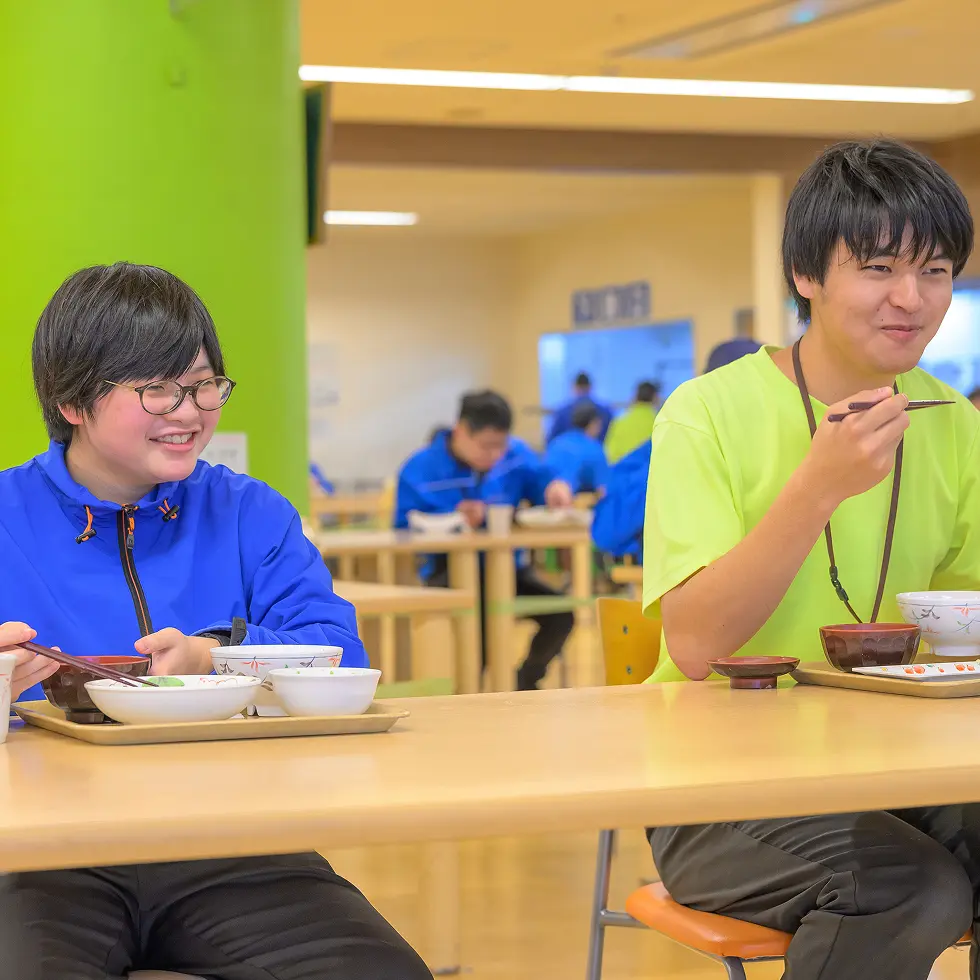 栄養バランスに配慮した<wbr>多彩な食事