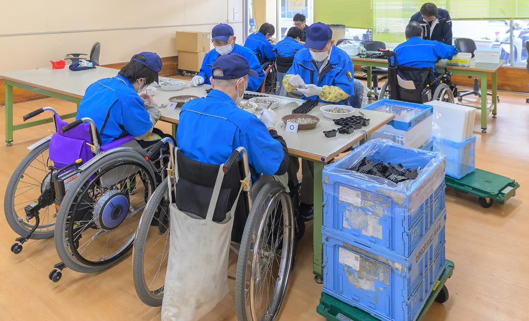 工芸科の作業風景