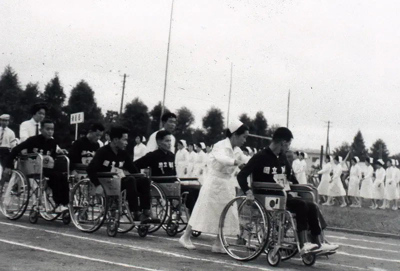 1961年第1回大分県身体障害者体育大会　入場行進