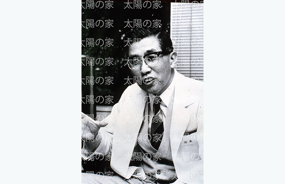 中村裕博士ポートレート白衣