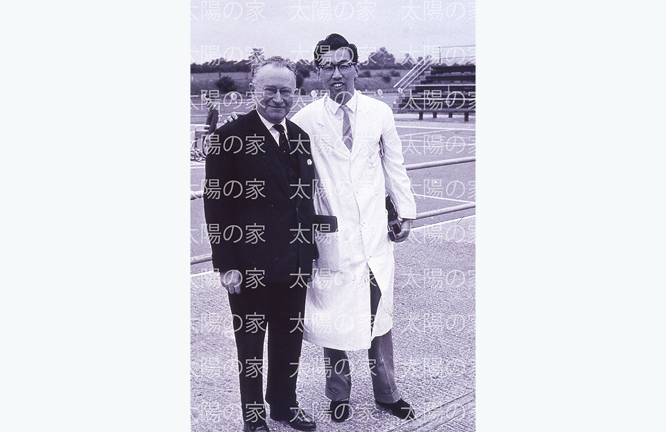 1961年ルードヴィッヒ・グッドマン博士と中村裕博士